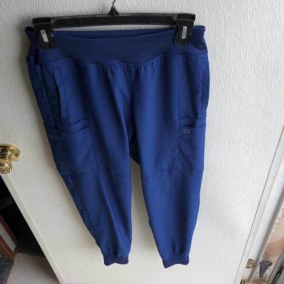 Scrub tops and bottoms - Picture 11 of 15